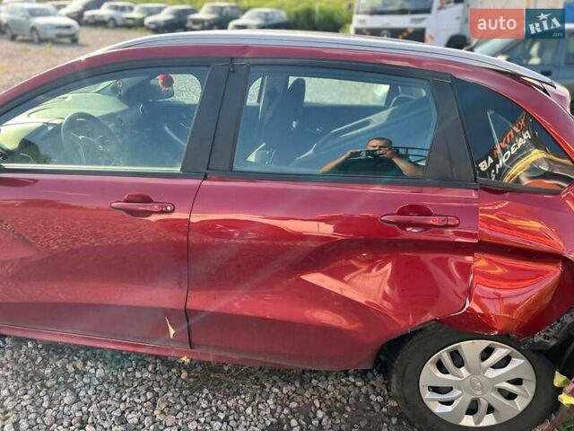 Красный ВАЗ XRay, объемом двигателя 1.6 л и пробегом 20 тыс. км за 2700 $, фото 3 на Automoto.ua
