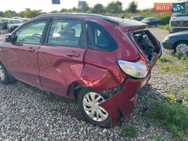 Красный ВАЗ XRay, объемом двигателя 1.6 л и пробегом 20 тыс. км за 2700 $, фото 2 на Automoto.ua
