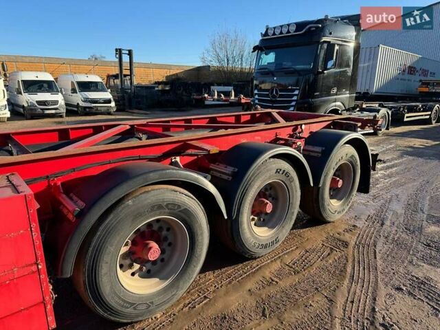 Красный Van Hool 3-АС, объемом двигателя 0 л и пробегом 355 тыс. км за 12623 $, фото 2 на Automoto.ua