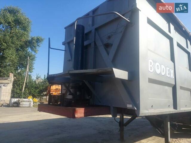 Van Hool 3B0061 1995 в Конотопе на Automoto.ua Красный Van Hool 3B0061, объемом двигателя 0 л и пробегом 0 тыс. км за 9100 $, фото 2 на Automoto.ua