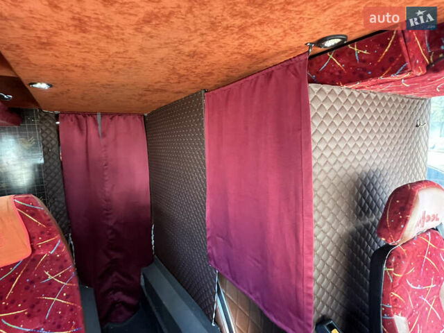 Красный Van Hool 927, объемом двигателя 12.8 л и пробегом 650 тыс. км за 70000 $, фото 17 на Automoto.ua