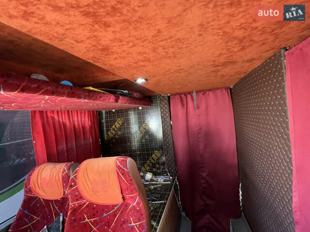 Красный Van Hool 927, объемом двигателя 12.8 л и пробегом 650 тыс. км за 70000 $, фото 13 на Automoto.ua