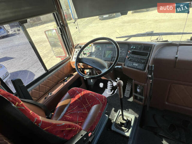 Красный Van Hool 927, объемом двигателя 12.8 л и пробегом 650 тыс. км за 70000 $, фото 12 на Automoto.ua