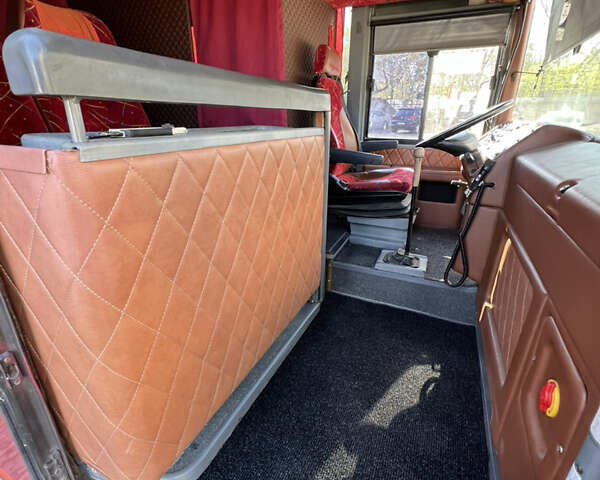 Красный Van Hool 927, объемом двигателя 12.8 л и пробегом 650 тыс. км за 70000 $, фото 1 на Automoto.ua