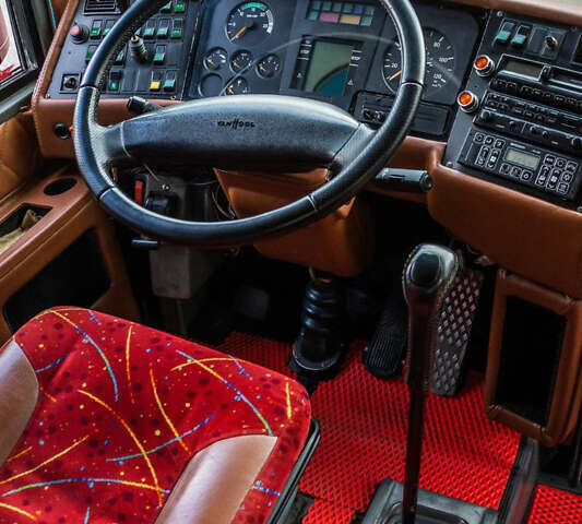 Красный Van Hool 927, объемом двигателя 12.8 л и пробегом 650 тыс. км за 70000 $, фото 67 на Automoto.ua