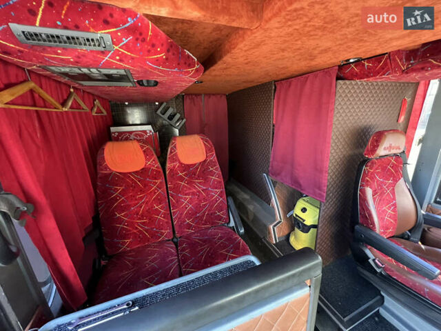 Красный Van Hool 927, объемом двигателя 12.8 л и пробегом 650 тыс. км за 70000 $, фото 6 на Automoto.ua