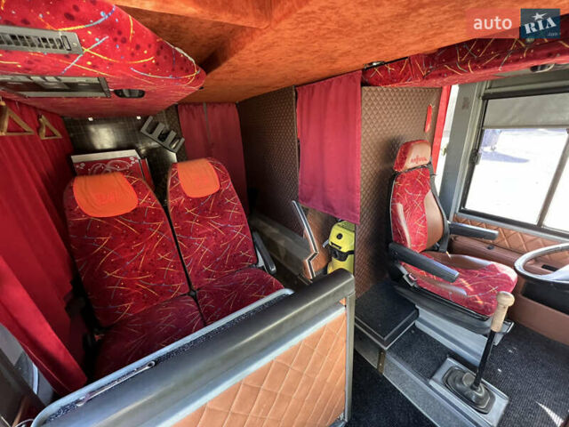 Красный Van Hool 927, объемом двигателя 12.8 л и пробегом 650 тыс. км за 70000 $, фото 7 на Automoto.ua