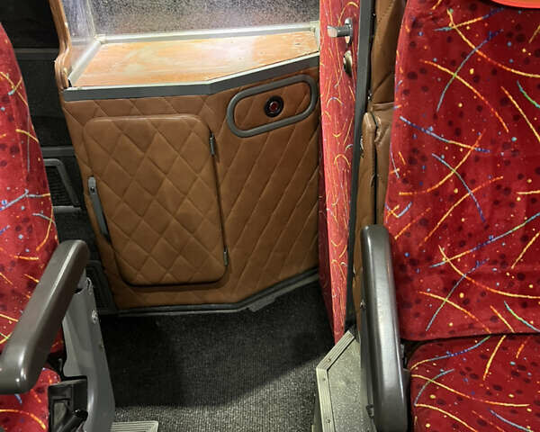 Красный Van Hool 927, объемом двигателя 12.8 л и пробегом 650 тыс. км за 70000 $, фото 23 на Automoto.ua
