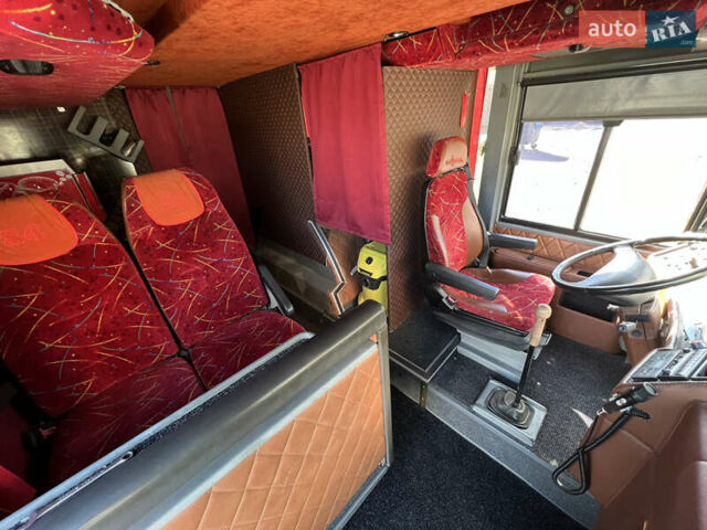 Красный Van Hool 927, объемом двигателя 12.8 л и пробегом 650 тыс. км за 65000 $, фото 5 на Automoto.ua