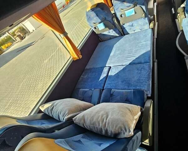 Красный Van Hool Астромега, объемом двигателя 12 л и пробегом 140 тыс. км за 284903 $, фото 15 на Automoto.ua