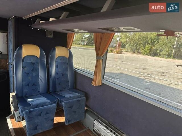 Красный Van Hool Астромега, объемом двигателя 12 л и пробегом 140 тыс. км за 284903 $, фото 17 на Automoto.ua