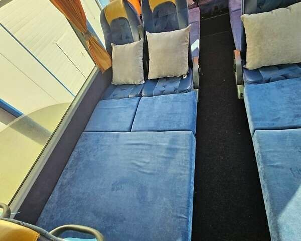 Красный Van Hool Астромега, объемом двигателя 12 л и пробегом 140 тыс. км за 284903 $, фото 12 на Automoto.ua