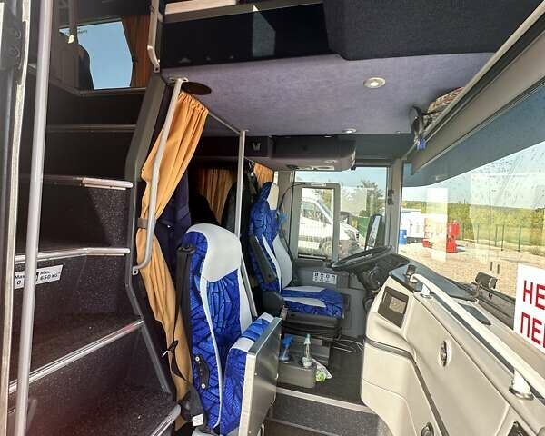 Красный Van Hool Астромега, объемом двигателя 12 л и пробегом 140 тыс. км за 284903 $, фото 19 на Automoto.ua
