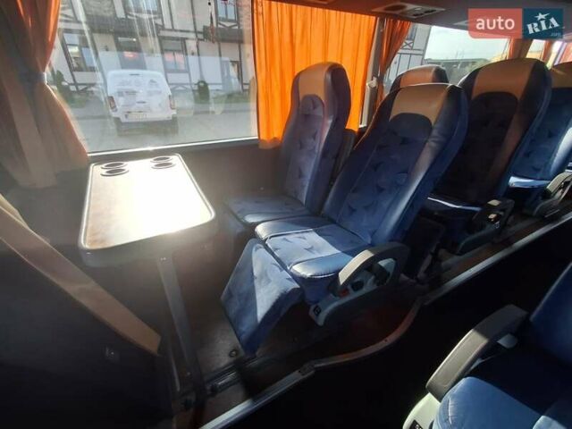 Красный Van Hool Астромега, объемом двигателя 12 л и пробегом 140 тыс. км за 284903 $, фото 8 на Automoto.ua