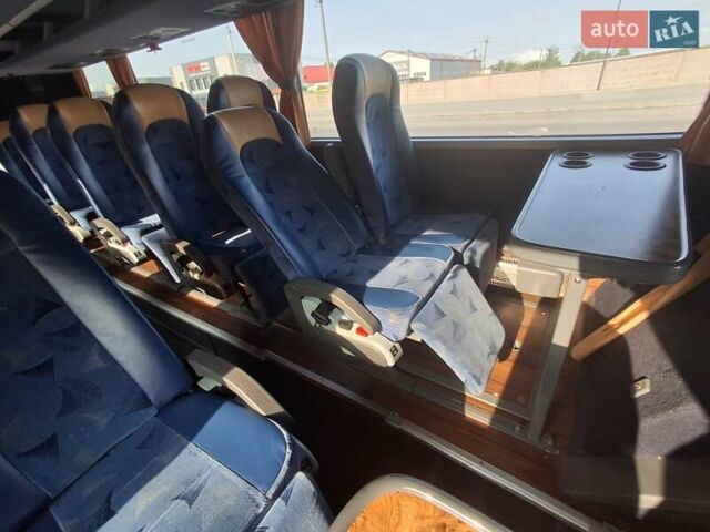 Красный Van Hool Астромега, объемом двигателя 12 л и пробегом 140 тыс. км за 284903 $, фото 7 на Automoto.ua