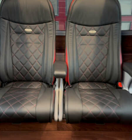 Красный Van Hool Астромега, объемом двигателя 0 л и пробегом 1000 тыс. км за 719353 $, фото 7 на Automoto.ua