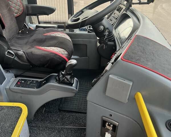 Серый Van Hool Астрон, объемом двигателя 12.4 л и пробегом 887 тыс. км за 87000 $, фото 5 на Automoto.ua