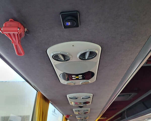 Желтый Van Hool T917 Acron, объемом двигателя 2.9 л и пробегом 450 тыс. км за 35500 $, фото 6 на Automoto.ua