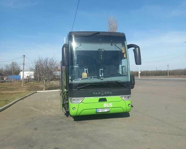 Желтый Van Hool T917 Astron, объемом двигателя 12.9 л и пробегом 944 тыс. км за 184019 $, фото 2 на Automoto.ua