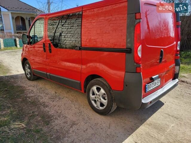 Красный Воксхолл Vivaro, объемом двигателя 2 л и пробегом 230 тыс. км за 12200 $, фото 6 на Automoto.ua
