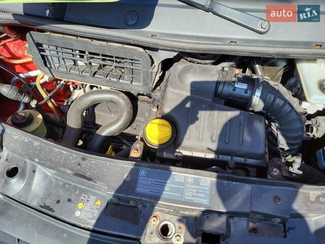 Красный Воксхолл Vivaro, объемом двигателя 2 л и пробегом 230 тыс. км за 12200 $, фото 5 на Automoto.ua