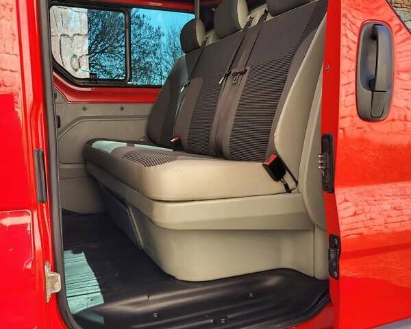 Красный Воксхолл Vivaro, объемом двигателя 2 л и пробегом 230 тыс. км за 12200 $, фото 8 на Automoto.ua
