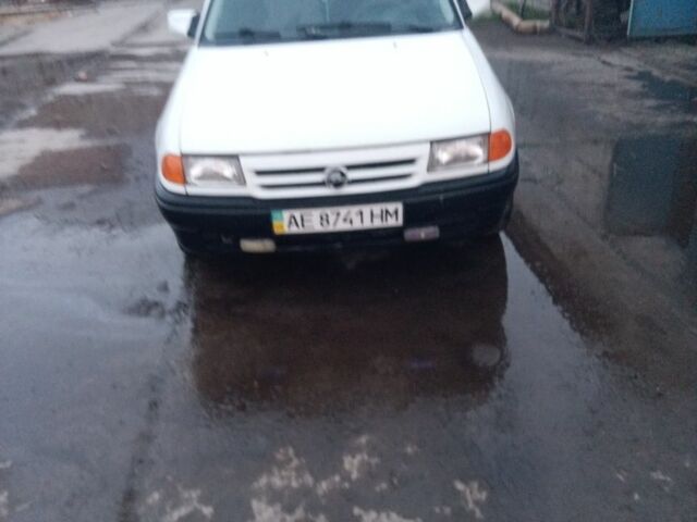 Белый Фольксваген 1600, объемом двигателя 1.6 л и пробегом 290 тыс. км за 2028 $, фото 1 на Automoto.ua