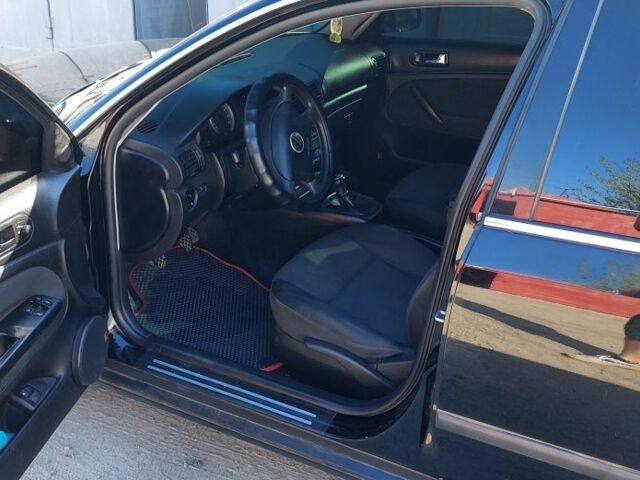 Черный Фольксваген 1600, объемом двигателя 1.6 л и пробегом 321 тыс. км за 4808 $, фото 2 на Automoto.ua