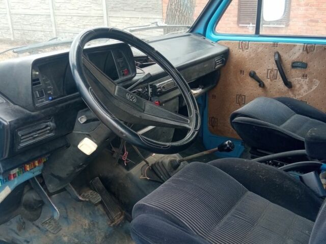 Синий Фольксваген 1600, объемом двигателя 1.6 л и пробегом 200 тыс. км за 1788 $, фото 3 на Automoto.ua