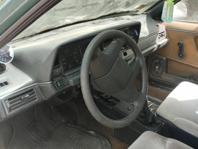 Зелений Фольксваген 1600, об'ємом двигуна 2 л та пробігом 250 тис. км за 650 $, фото 5 на Automoto.ua