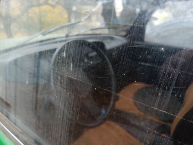 Зелений Фольксваген 412, об'ємом двигуна 2 л та пробігом 277 тис. км за 464 $, фото 6 на Automoto.ua