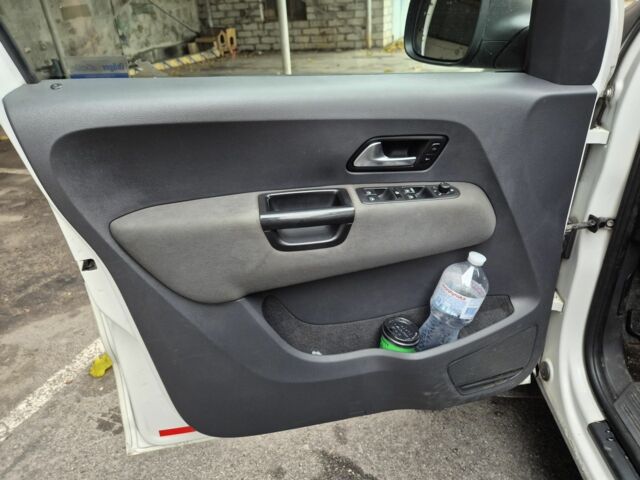 Белый Фольксваген Амарок, объемом двигателя 2 л и пробегом 185 тыс. км за 7300 $, фото 11 на Automoto.ua