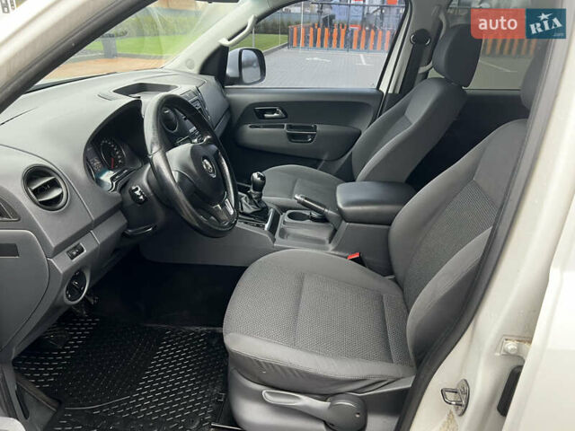 Белый Фольксваген Амарок, объемом двигателя 1.97 л и пробегом 282 тыс. км за 16299 $, фото 19 на Automoto.ua