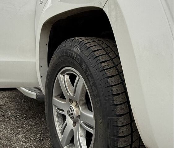 Белый Фольксваген Амарок, объемом двигателя 2 л и пробегом 294 тыс. км за 13800 $, фото 3 на Automoto.ua