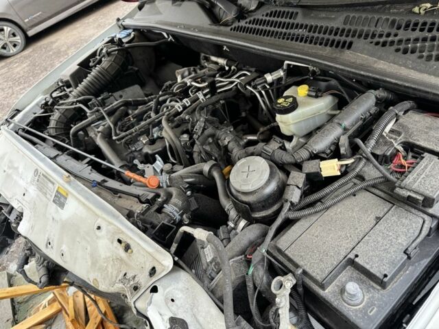 Белый Фольксваген Амарок, объемом двигателя 0 л и пробегом 150 тыс. км за 6000 $, фото 7 на Automoto.ua