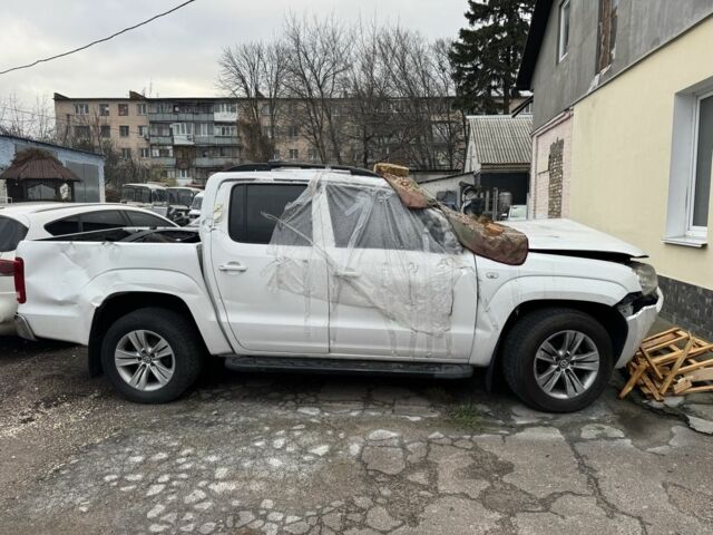 Белый Фольксваген Амарок, объемом двигателя 0 л и пробегом 150 тыс. км за 6000 $, фото 1 на Automoto.ua