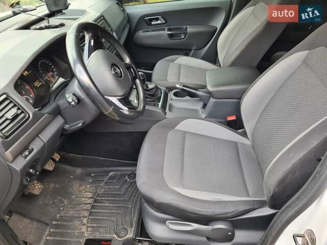 Белый Фольксваген Амарок, объемом двигателя 2 л и пробегом 270 тыс. км за 22500 $, фото 6 на Automoto.ua