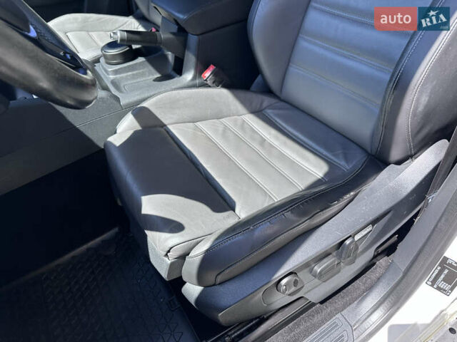 Белый Фольксваген Амарок, объемом двигателя 2.97 л и пробегом 557 тыс. км за 21000 $, фото 22 на Automoto.ua