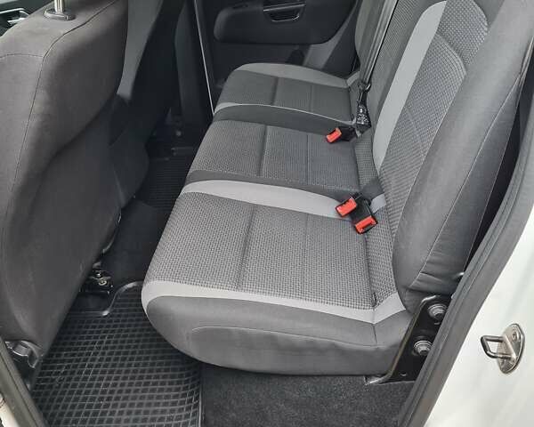 Белый Фольксваген Амарок, объемом двигателя 2 л и пробегом 270 тыс. км за 22500 $, фото 9 на Automoto.ua