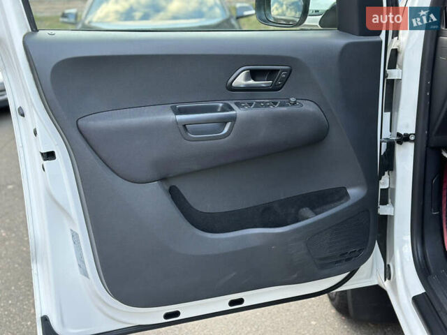 Белый Фольксваген Амарок, объемом двигателя 1.97 л и пробегом 287 тыс. км за 23200 $, фото 7 на Automoto.ua