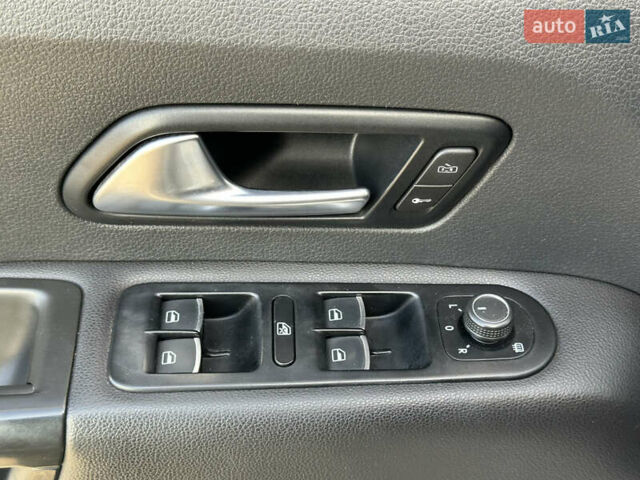 Белый Фольксваген Амарок, объемом двигателя 2.97 л и пробегом 557 тыс. км за 21000 $, фото 14 на Automoto.ua