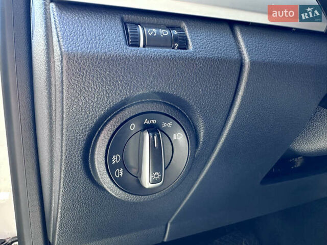 Белый Фольксваген Амарок, объемом двигателя 2.97 л и пробегом 557 тыс. км за 21000 $, фото 26 на Automoto.ua