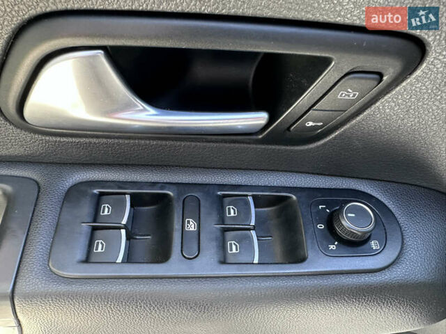 Белый Фольксваген Амарок, объемом двигателя 2.97 л и пробегом 557 тыс. км за 21000 $, фото 24 на Automoto.ua