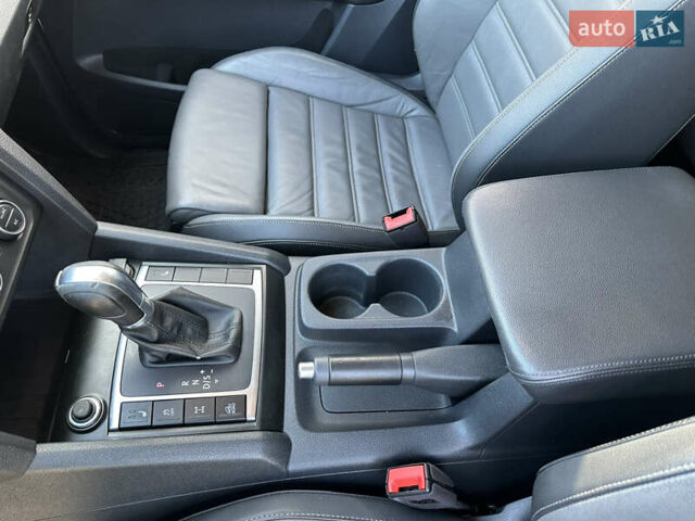 Белый Фольксваген Амарок, объемом двигателя 2.97 л и пробегом 557 тыс. км за 21000 $, фото 20 на Automoto.ua