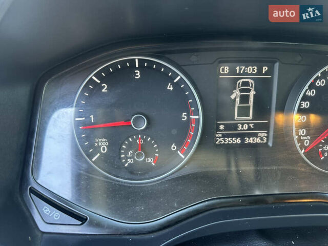 Белый Фольксваген Амарок, объемом двигателя 1.97 л и пробегом 255 тыс. км за 19000 $, фото 9 на Automoto.ua