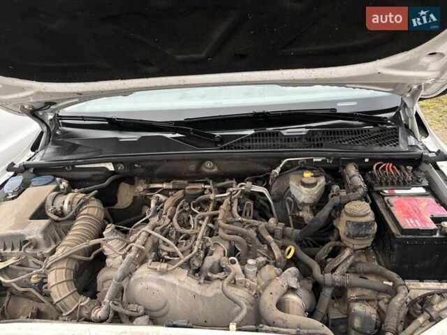 Белый Фольксваген Амарок, объемом двигателя 1.97 л и пробегом 272 тыс. км за 25000 $, фото 8 на Automoto.ua