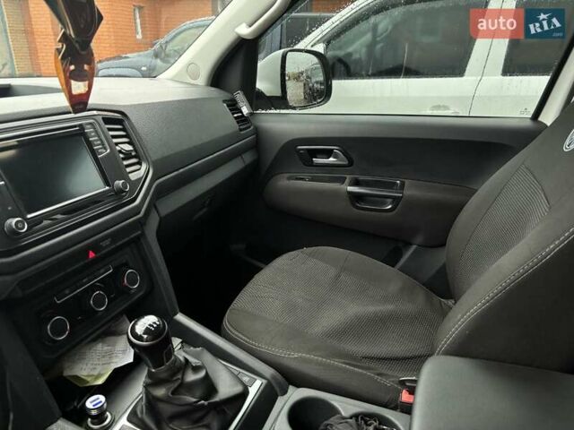 Белый Фольксваген Амарок, объемом двигателя 1.97 л и пробегом 272 тыс. км за 25000 $, фото 11 на Automoto.ua