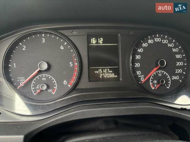 Белый Фольксваген Амарок, объемом двигателя 1.97 л и пробегом 272 тыс. км за 25000 $, фото 12 на Automoto.ua