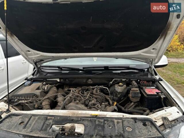 Белый Фольксваген Амарок, объемом двигателя 1.97 л и пробегом 272 тыс. км за 25000 $, фото 7 на Automoto.ua