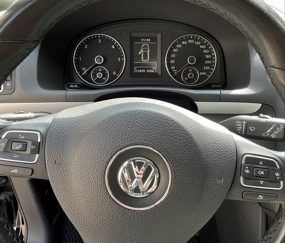 Черный Фольксваген Амарок, объемом двигателя 1.6 л и пробегом 220 тыс. км за 12000 $, фото 4 на Automoto.ua